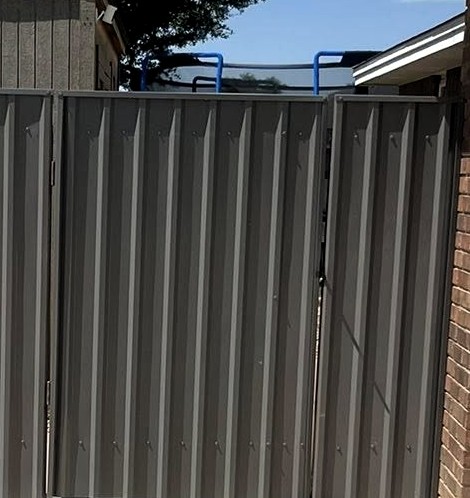 metal gate